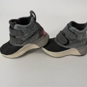 Sorel Out N’ About III Toddler Size 9. Grey/Black/Pink With Straps.